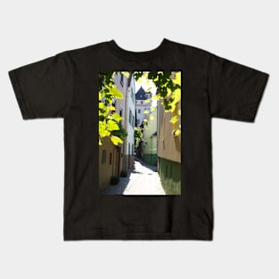 Old town, alley, St. Goarshausen, Middle Rhine, Rhine, Rhineland-Palatinate, Germany Kids T-Shirt